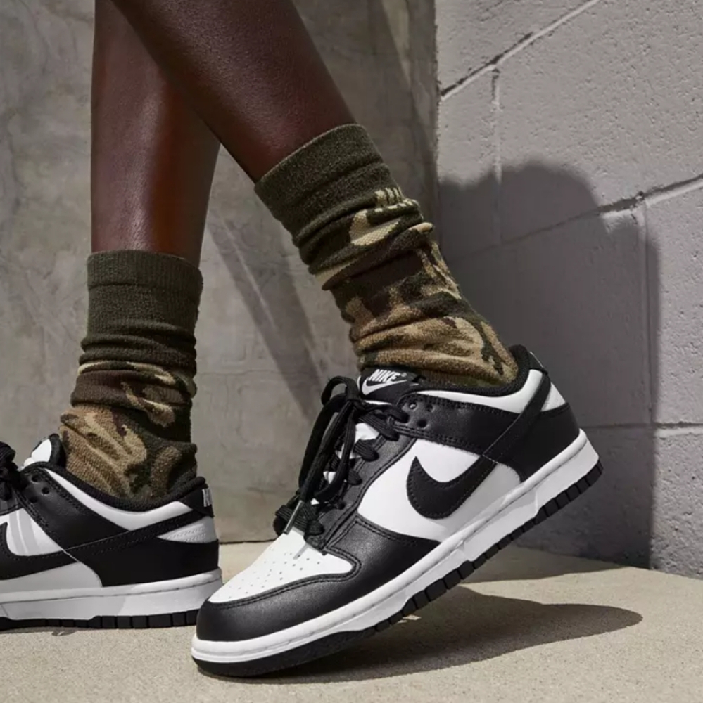 EUC Nike Brand Dunk (2013) "Panda" Low Top Lace Up Sneakers, 🖤/🤍, Y/Adult 6